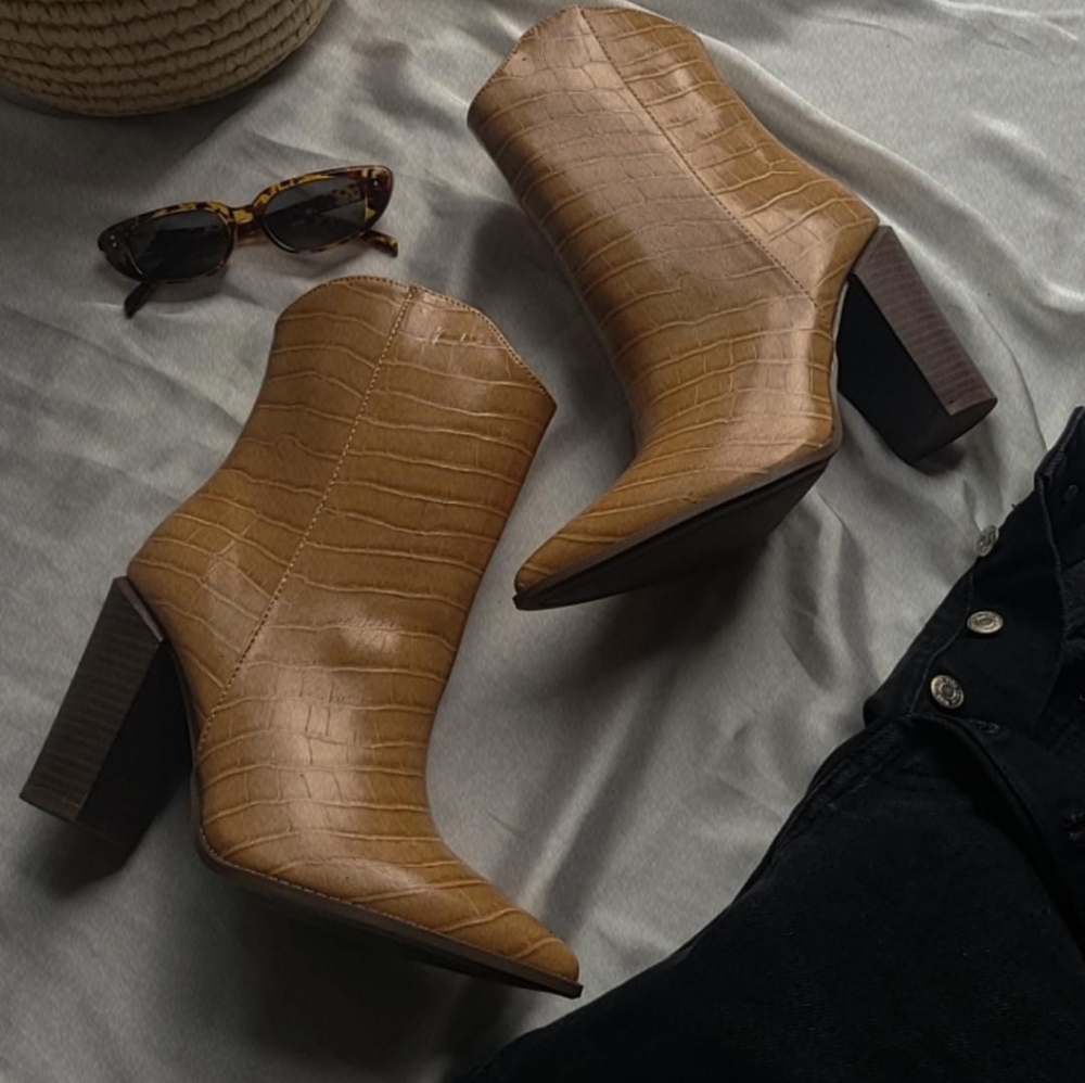 🆕️Neutrally in Love Collection// Camel bootie